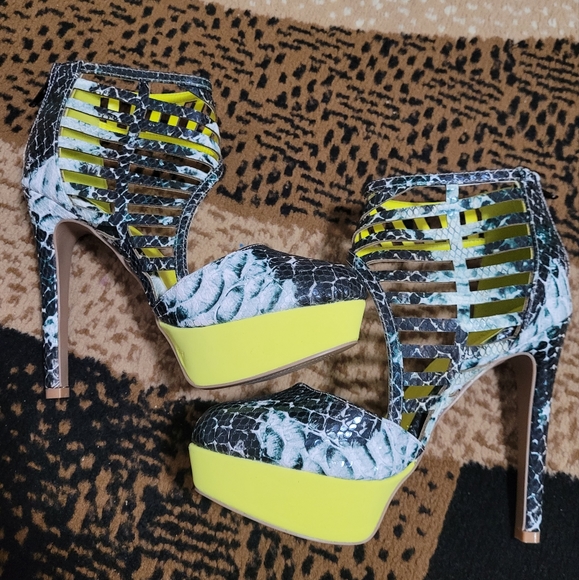 Qupid Heels Size 7.5 - Picture 4 of 9